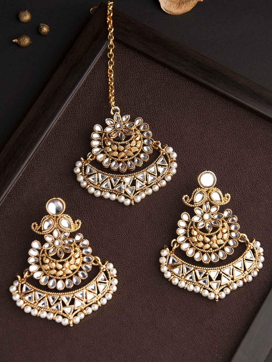 

Rubans White Gold Plated Stone-Studded Jewellery Set