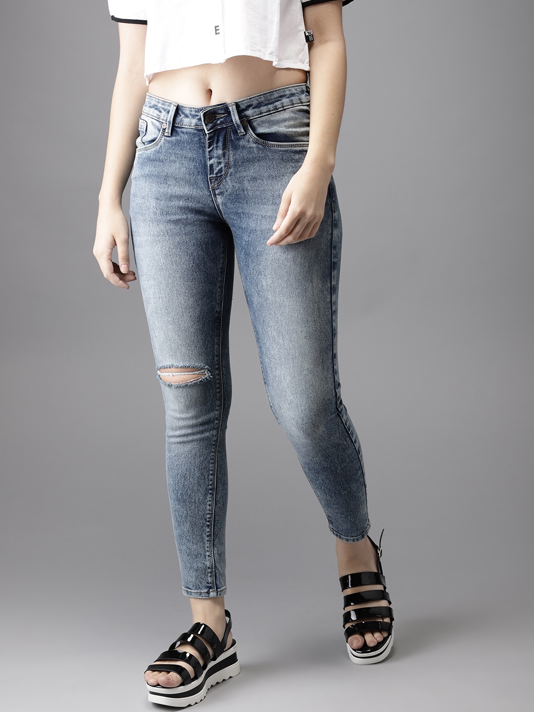 

HERE&NOW Women Blue Skinny Fit Mid-Rise Cropped Mildly Distressed Stretchable Jeans