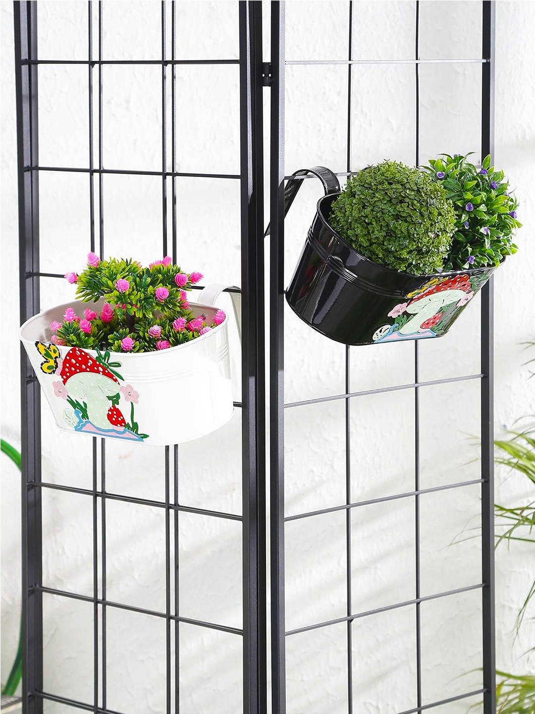 

green girgit Set of 2 Black & White Printed Oval Hanging Planters