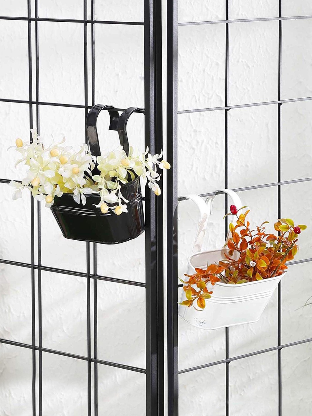 

green girgit Set of 2 Black & White Solid Oval Hanging Planters