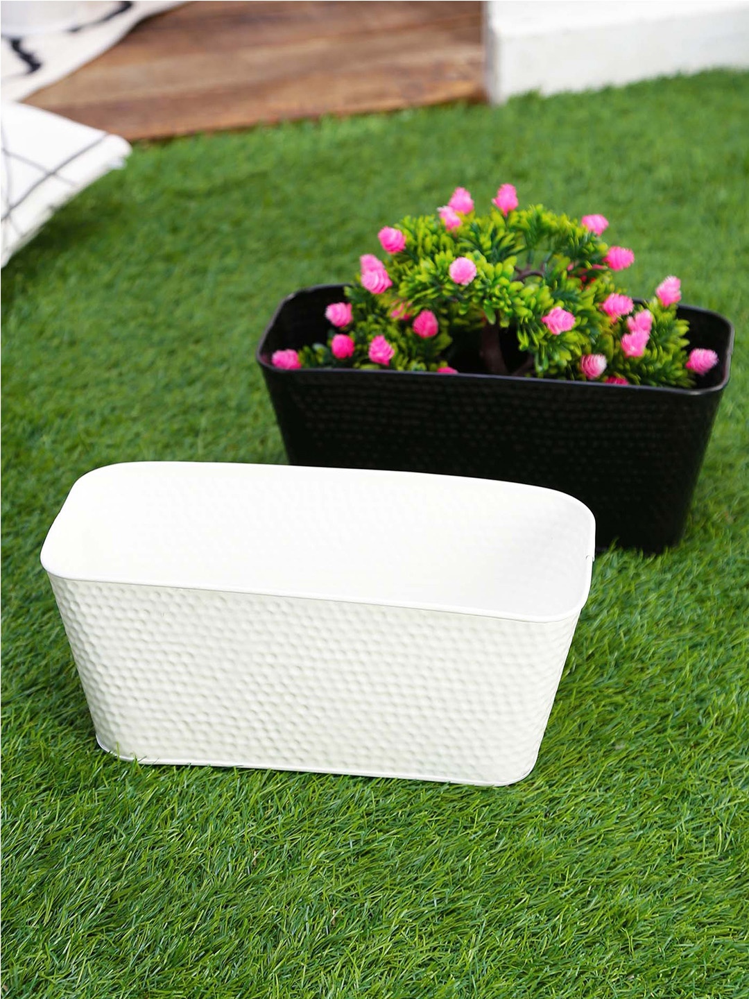 

green girgit Set Of 2 Planters, Black