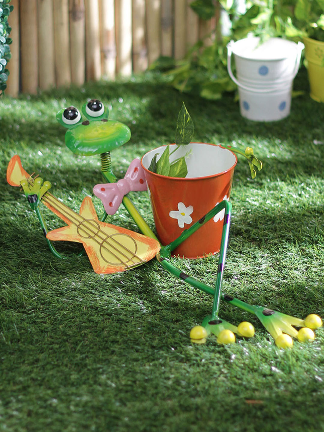 

green girgit Green Frog Playing Guitar Planter