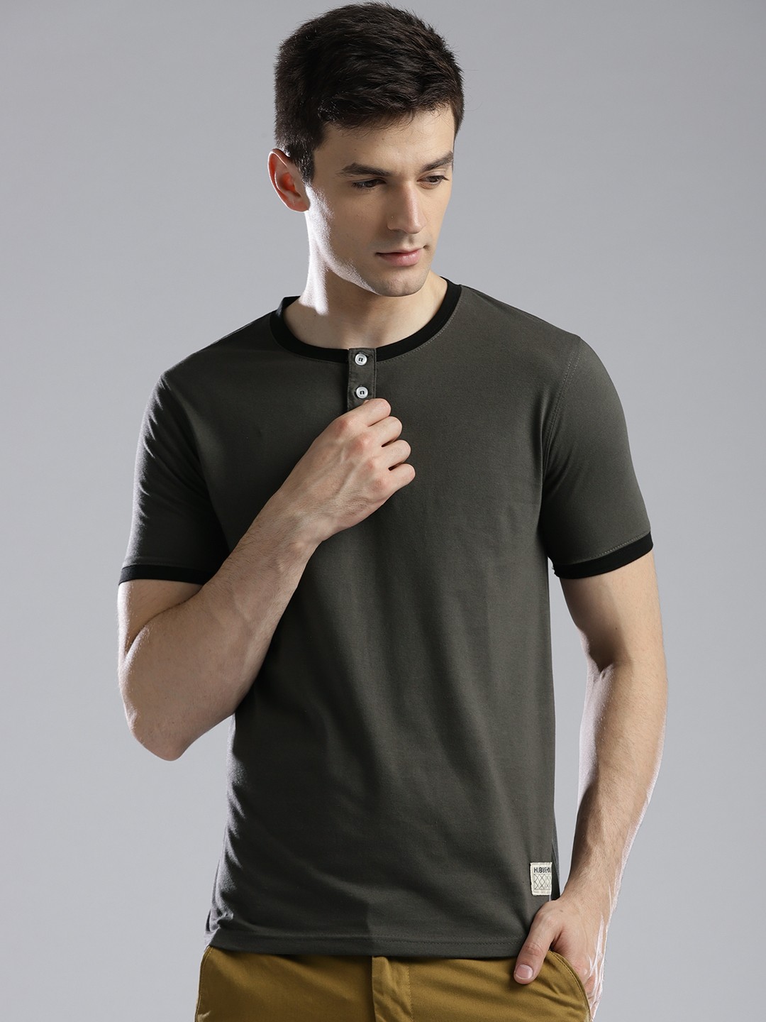 

Hubberholme Men Olive Green Solid Henley Neck T-shirt