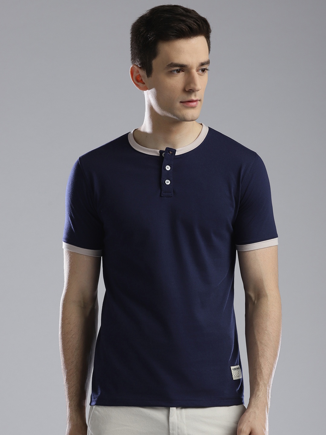 

Hubberholme Men Navy Blue Solid Henley Neck T-shirt