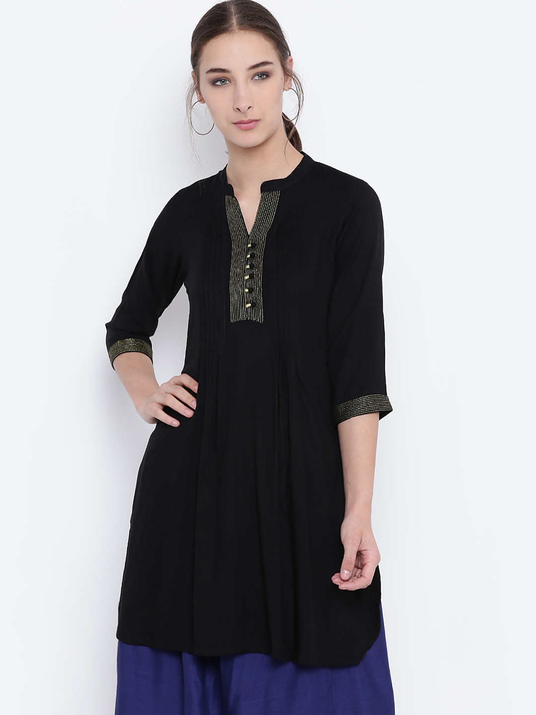 

Karigari Women Black Solid Straight Kurta