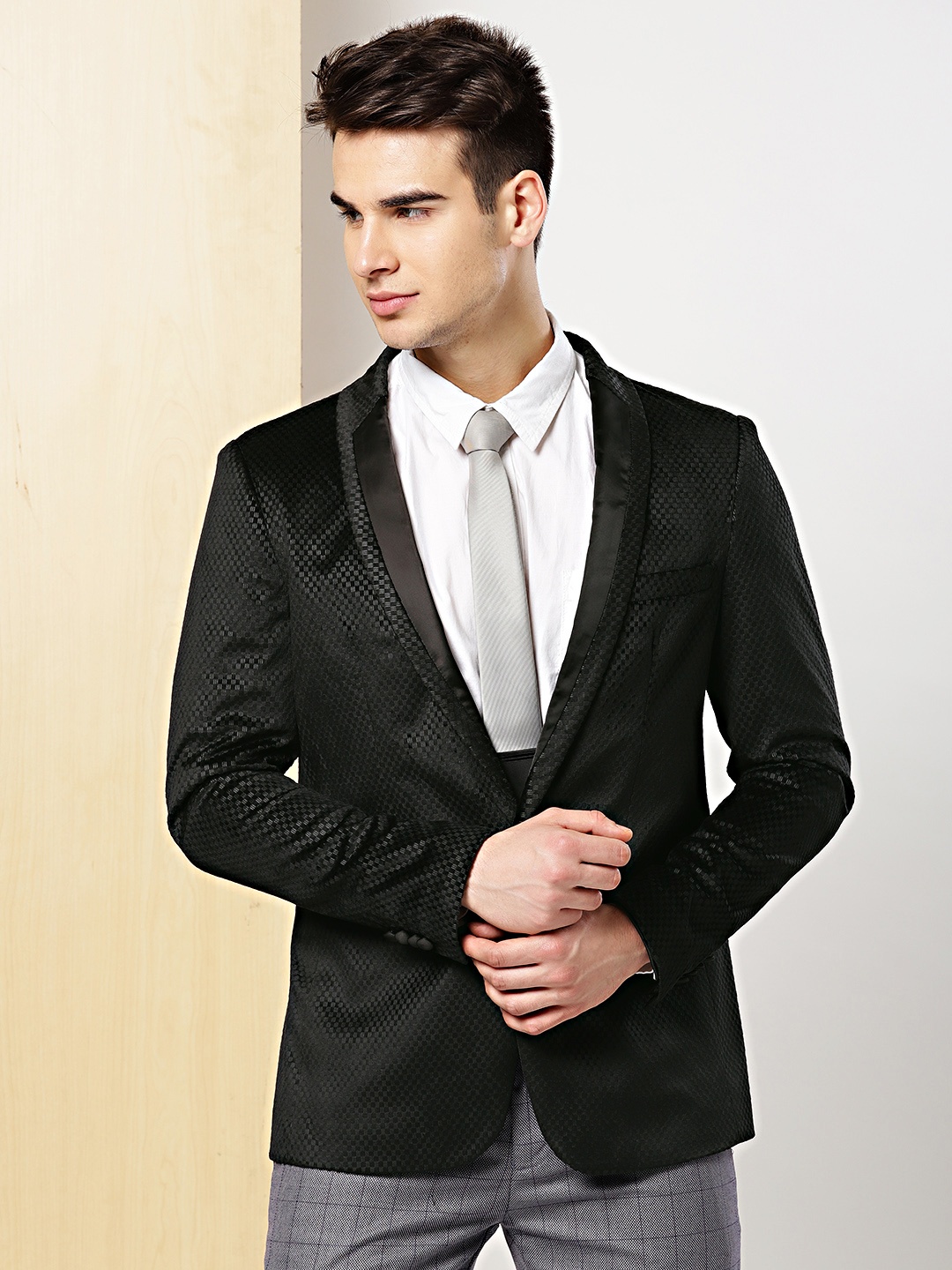 

INVICTUS Men Black Slim Fit Self-Design Single-Breasted Party Blazer