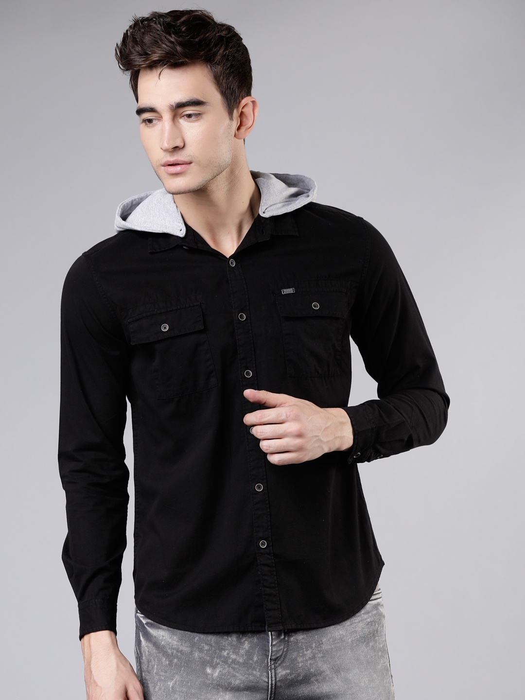 

LOCOMOTIVE Men Black Slim Fit Solid Casual Shirt