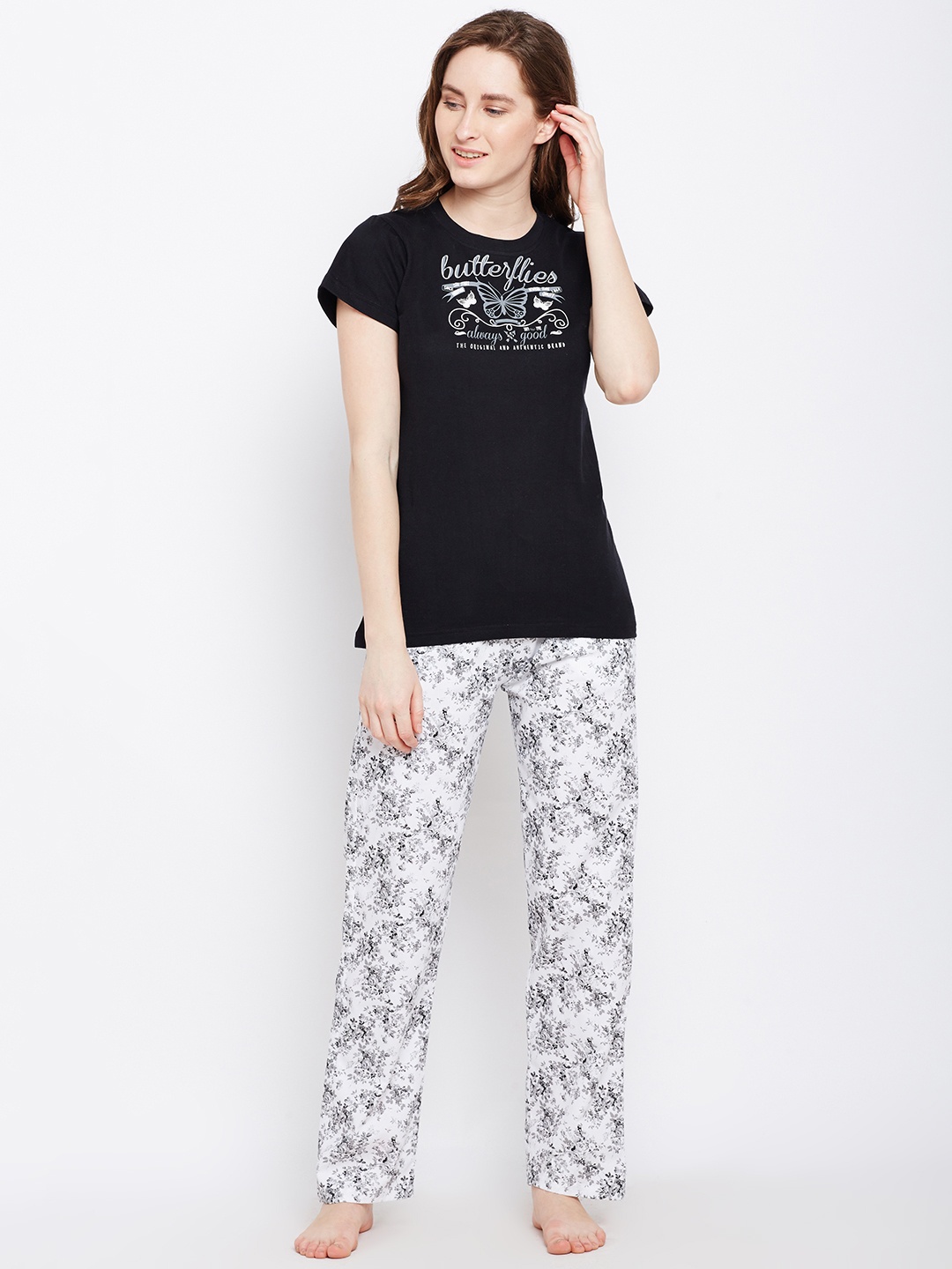 

Claura Women Black & White Printed Night suit