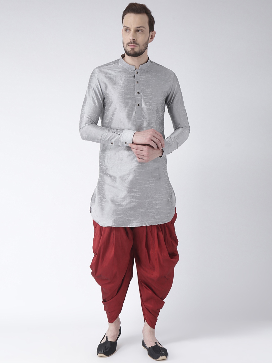 

DEYANN Men Silver-Toned & Maroon Solid Kurta with Patiala