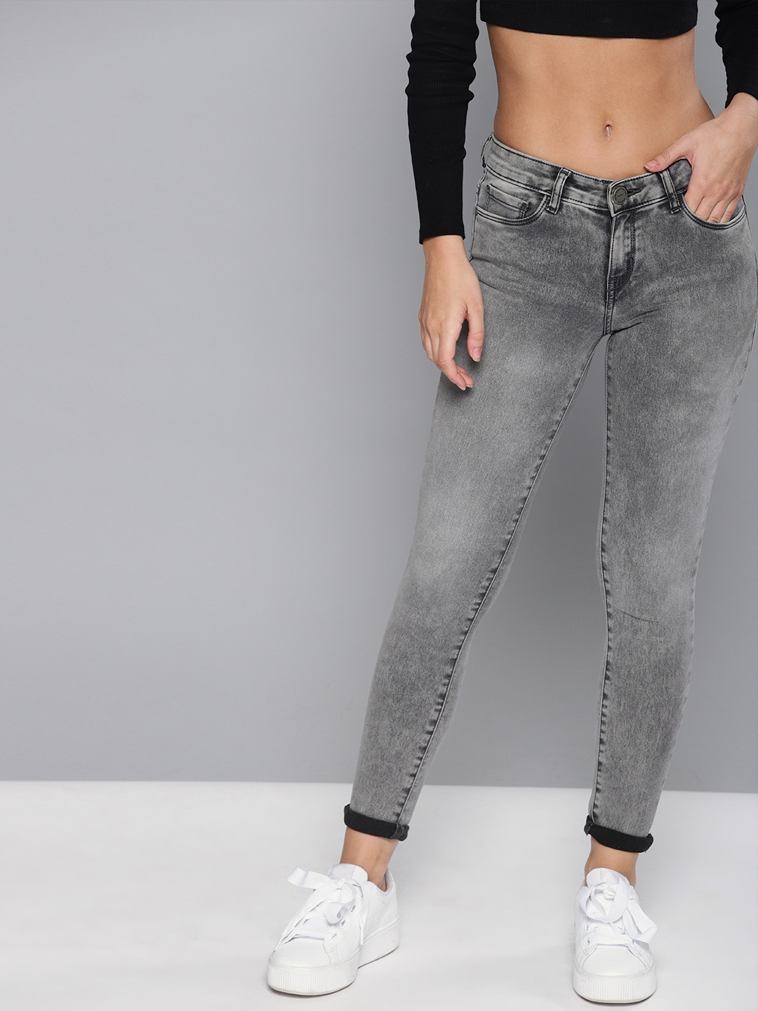 

Tokyo Talkies Women Grey Skinny Fit Mid-Rise Clean Look Stretchable Jeans, Charcoal