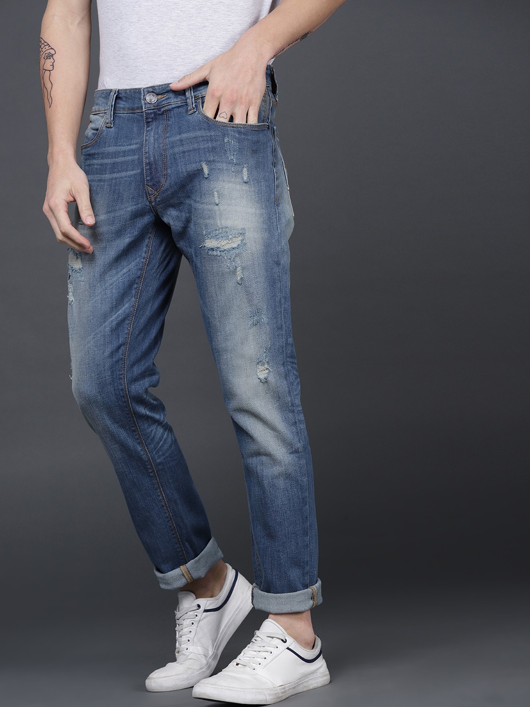 

WROGN Men Blue Slim Fit Mildly Distressed Light Fade Stretchable Jeans