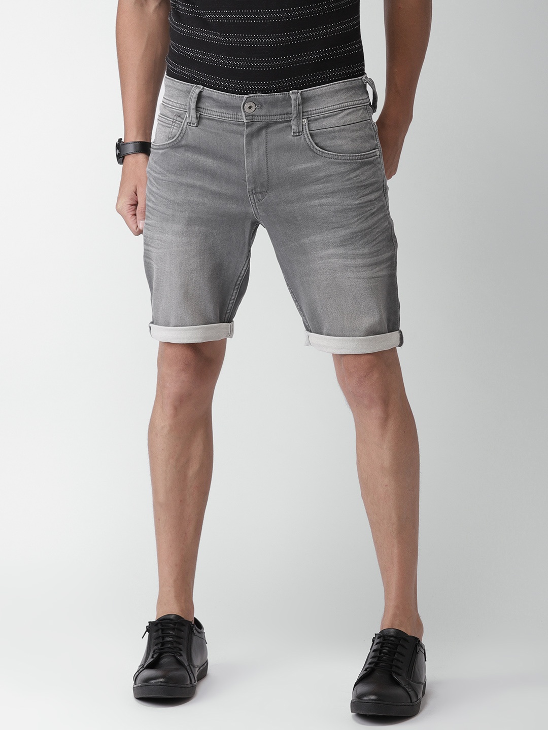 

Celio Men Grey Solid Regular Fit Denim Shorts