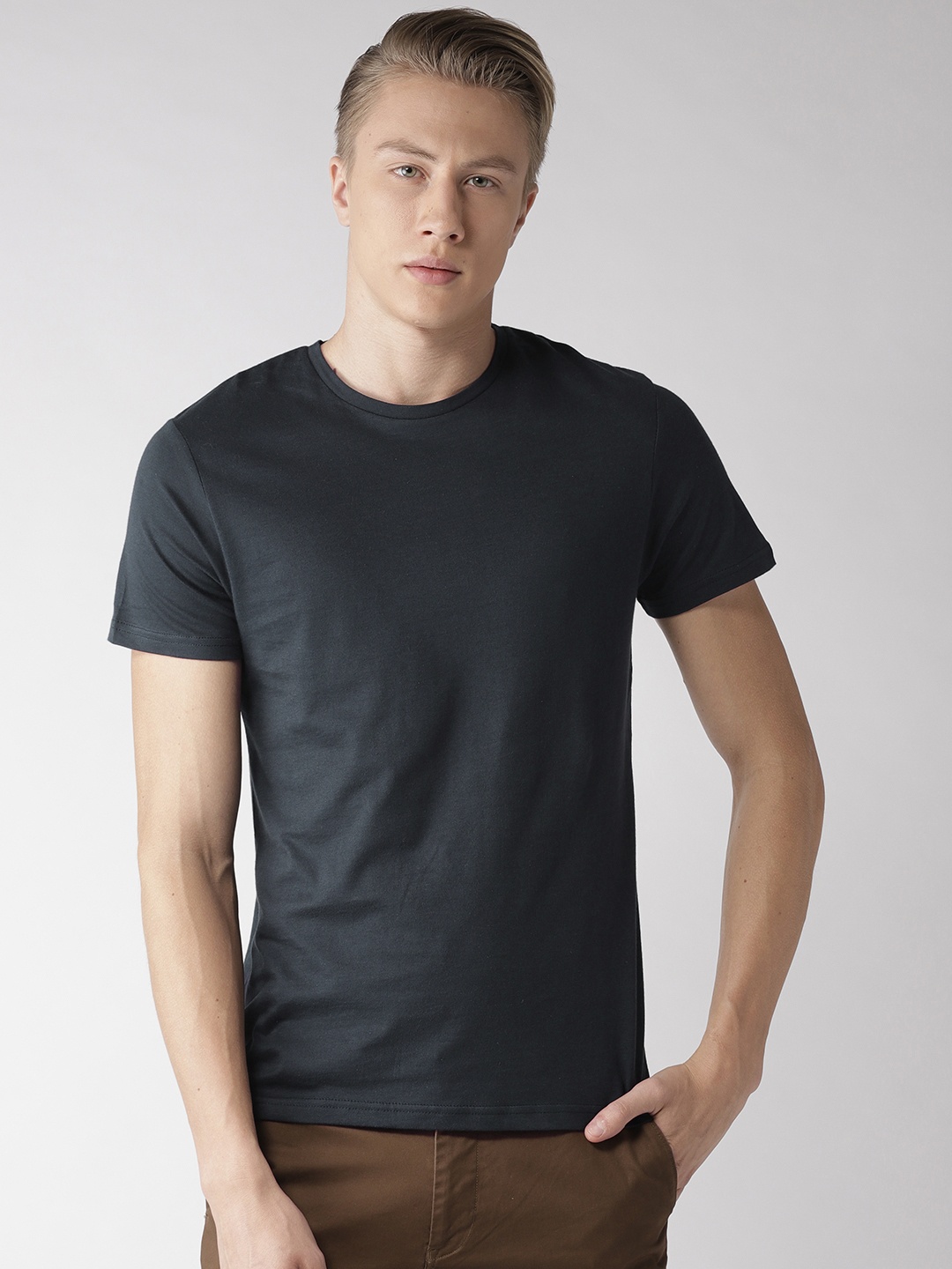 

Celio Men Navy Blue Solid Round Neck Pure Cotton T-shirt