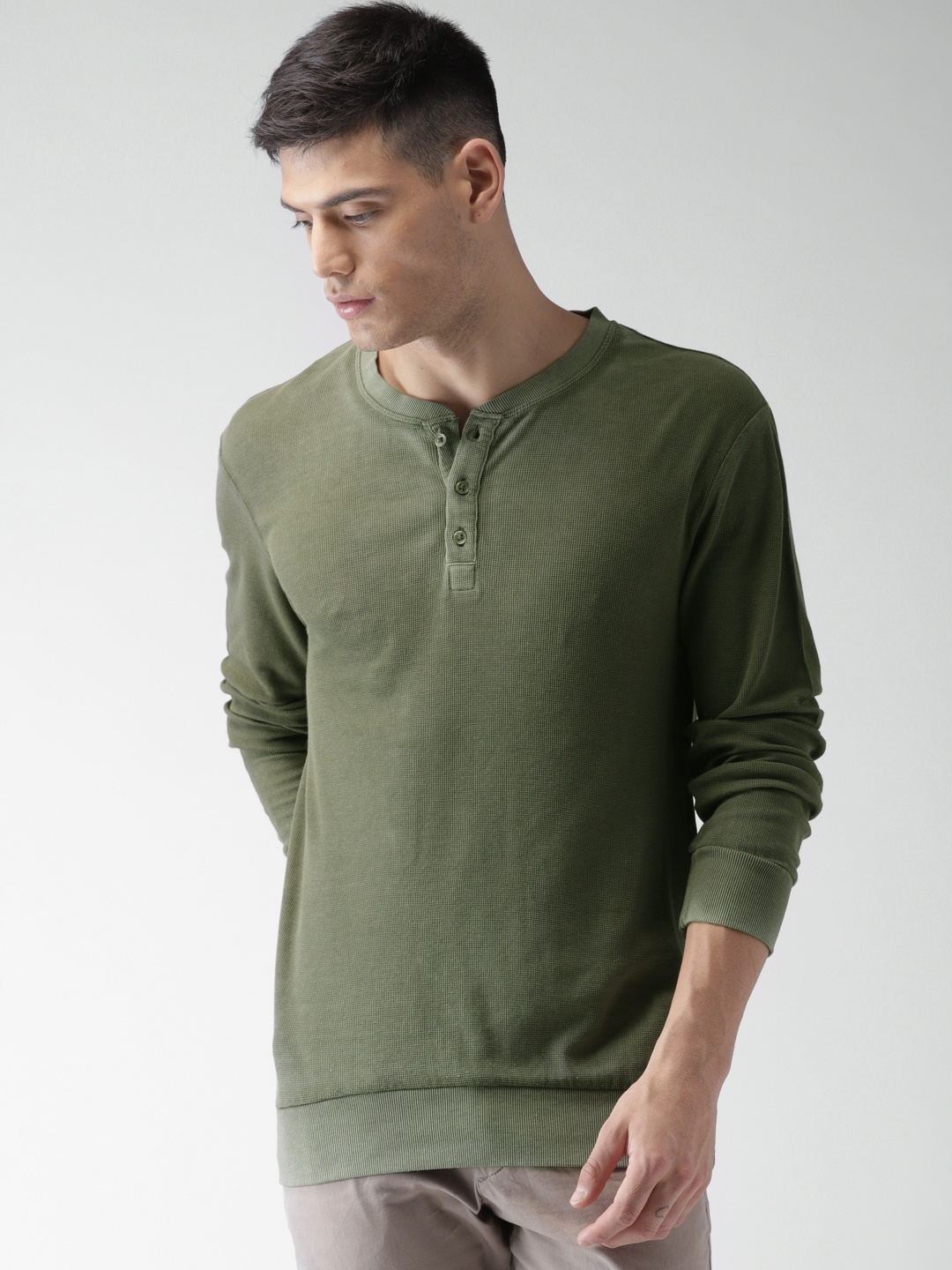 

Celio Men Olive Green Solid Henley Neck T-shirt