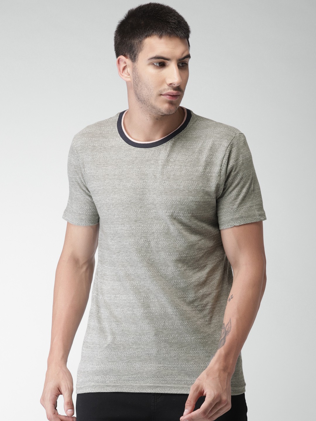 

Celio Men Maroon Striped Round Neck T-shirt, Grey