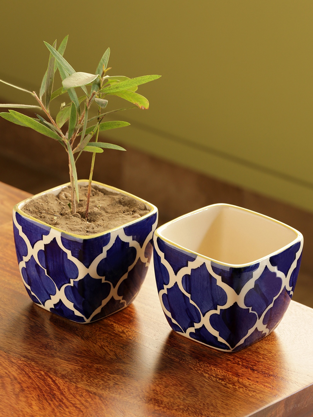 

ExclusiveLane Set of 2 Moroccan Roots Handpainted Ceramic Table Planters, White