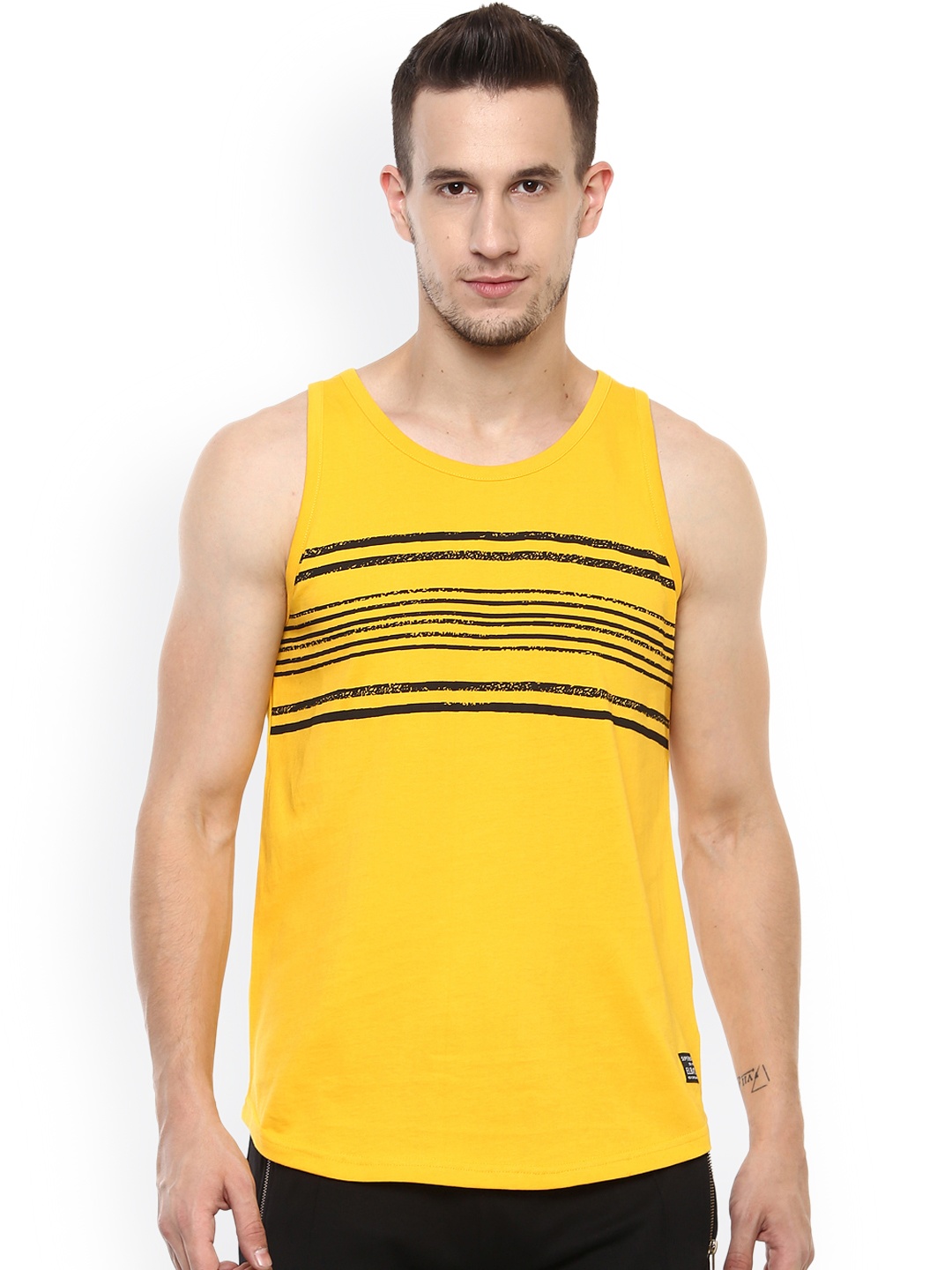 

ELABORADO Men Yellow Striped Round Neck T-shirt