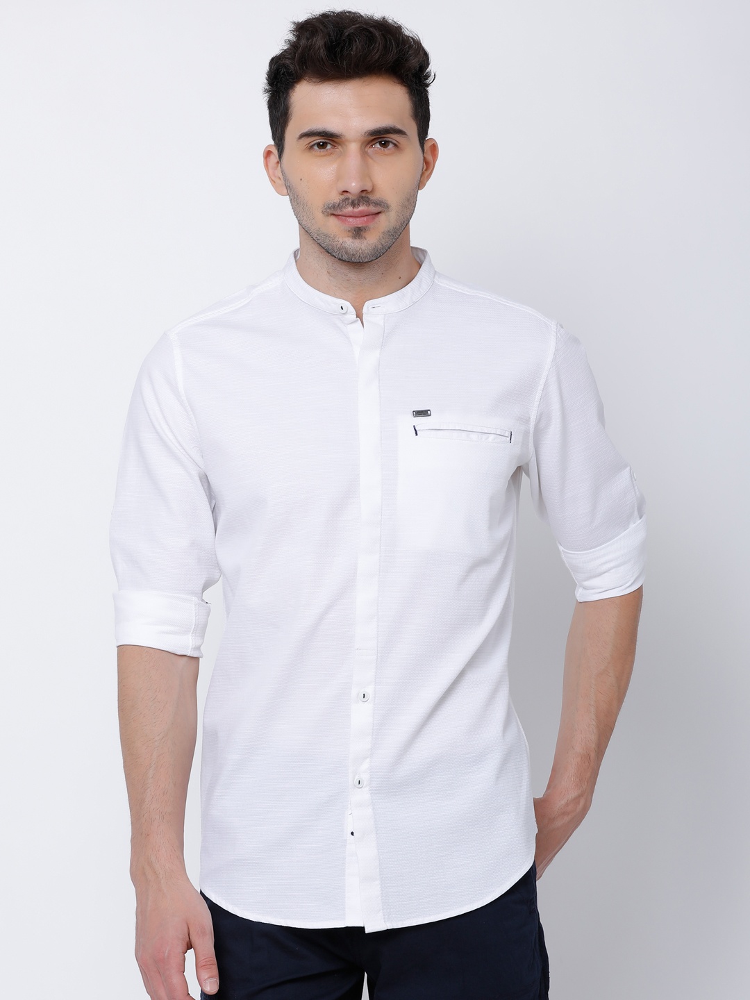 

LOCOMOTIVE Men White Slim Fit Solid Casual Shirt