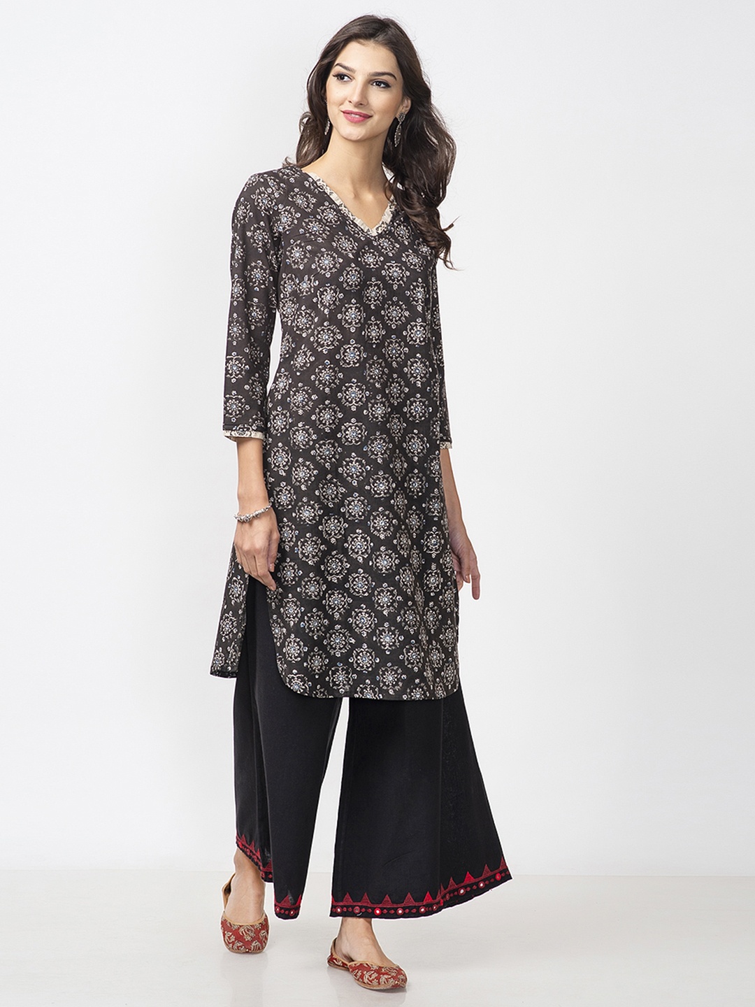 

Fabindia Women Black & Beige Handblock Print Straight Kurta