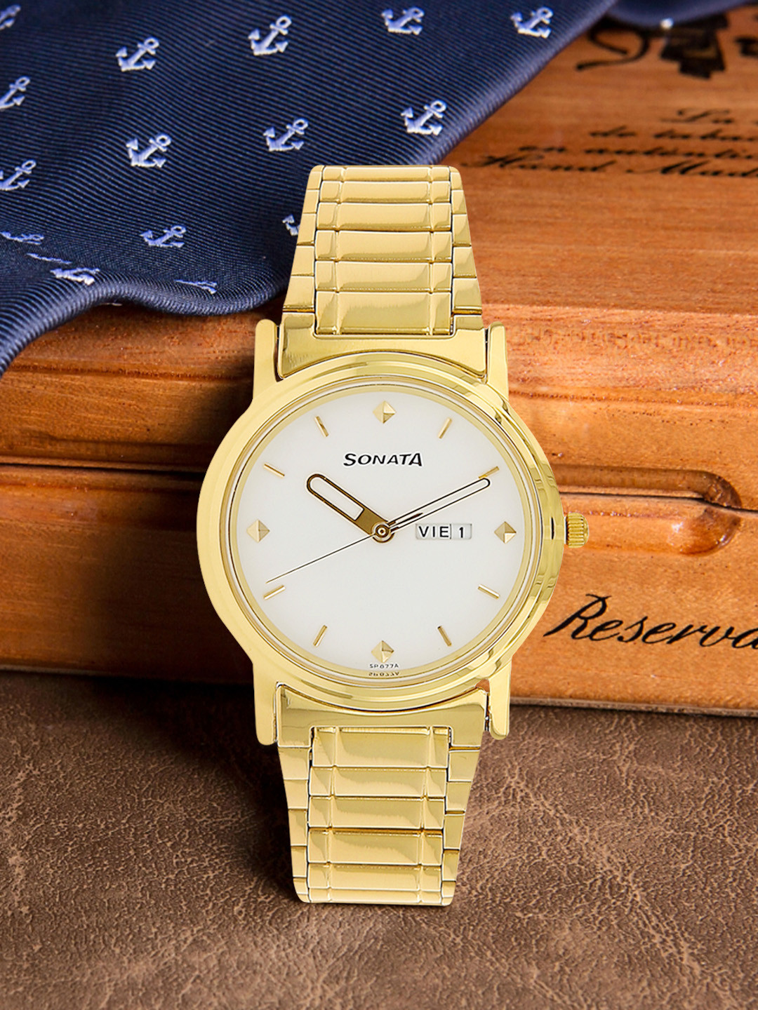 

Sonata Men Gold-Toned & White Analogue Watch