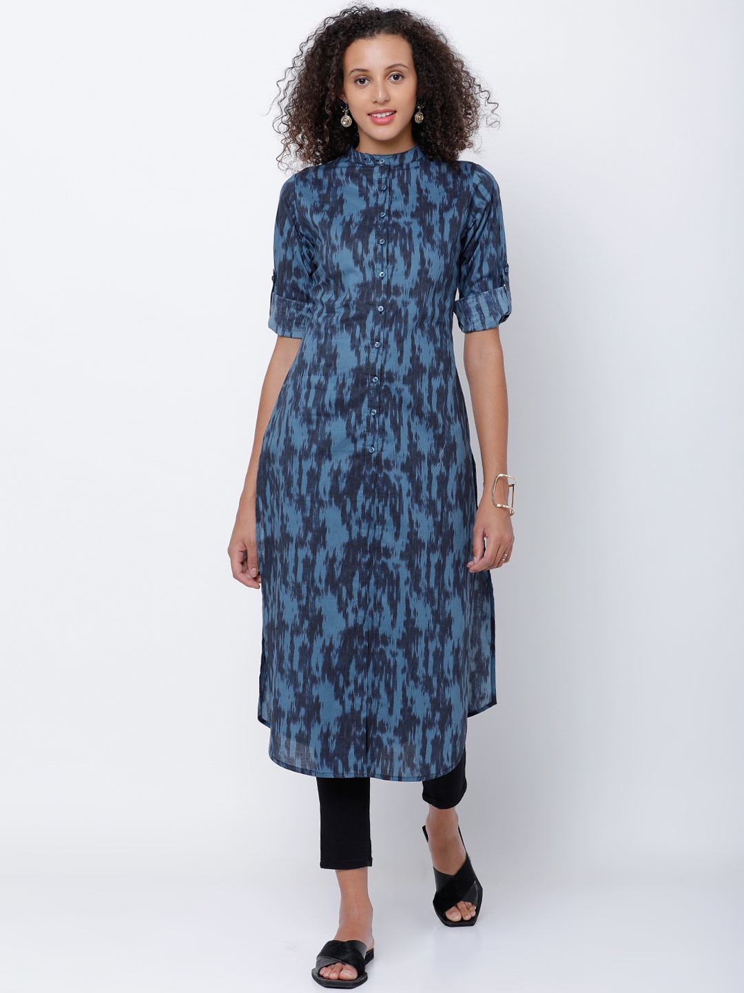 

Vishudh Women Blue & Black Printed Straight Kurta