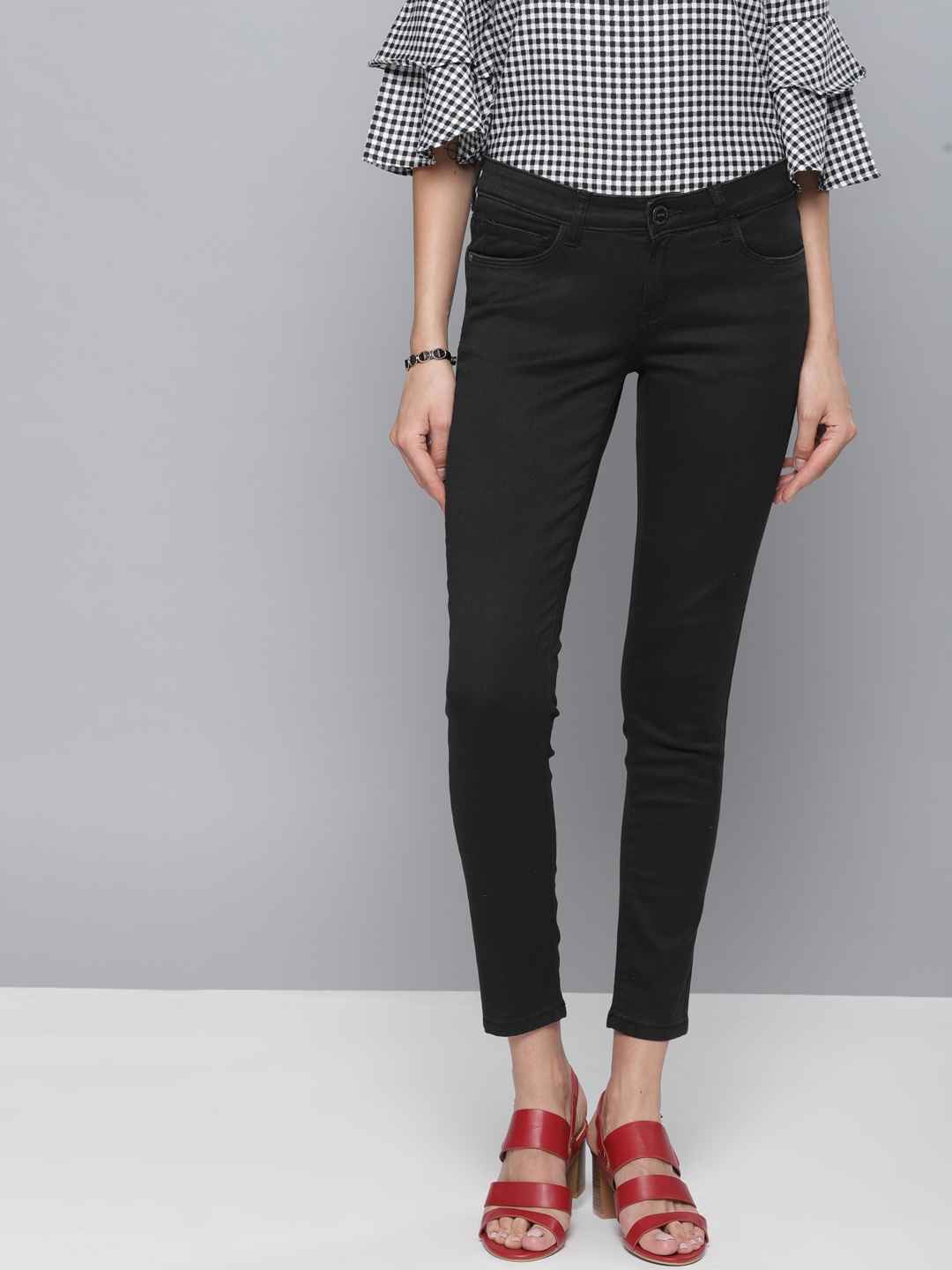 

Tokyo Talkies Women Black Super Skinny Fit Mid-Rise Clean Look Cropped Jeans