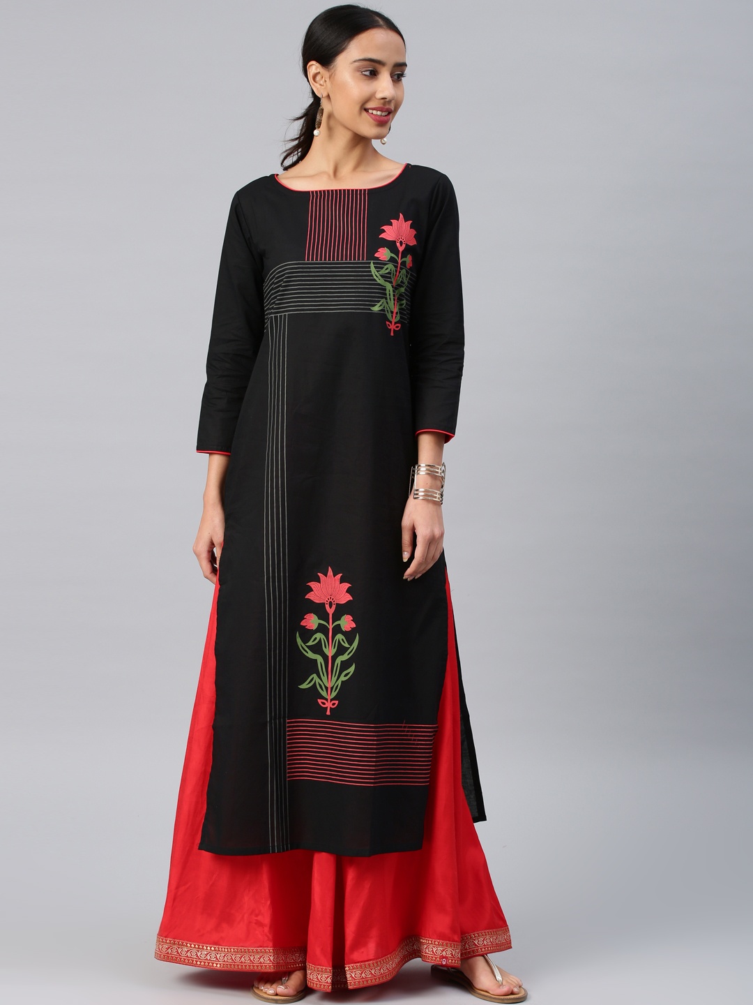

Vishudh Women Black Printed Straight Kurta