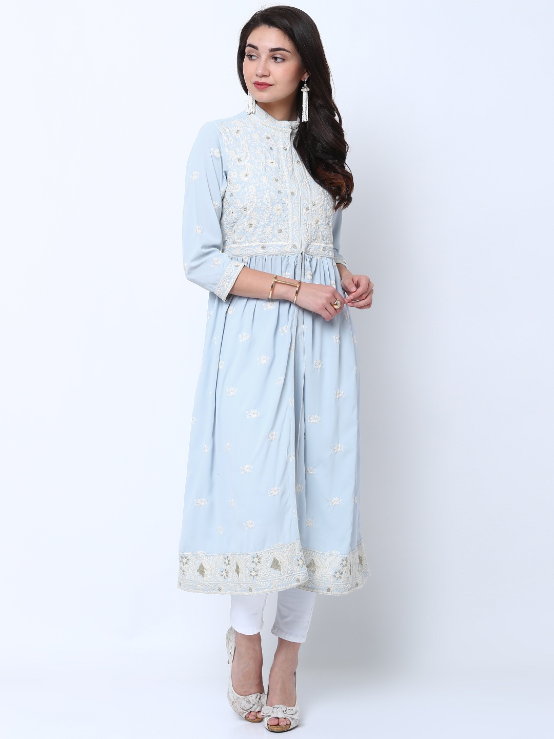 

Vishudh Women Blue Embroidered Straight Kurta