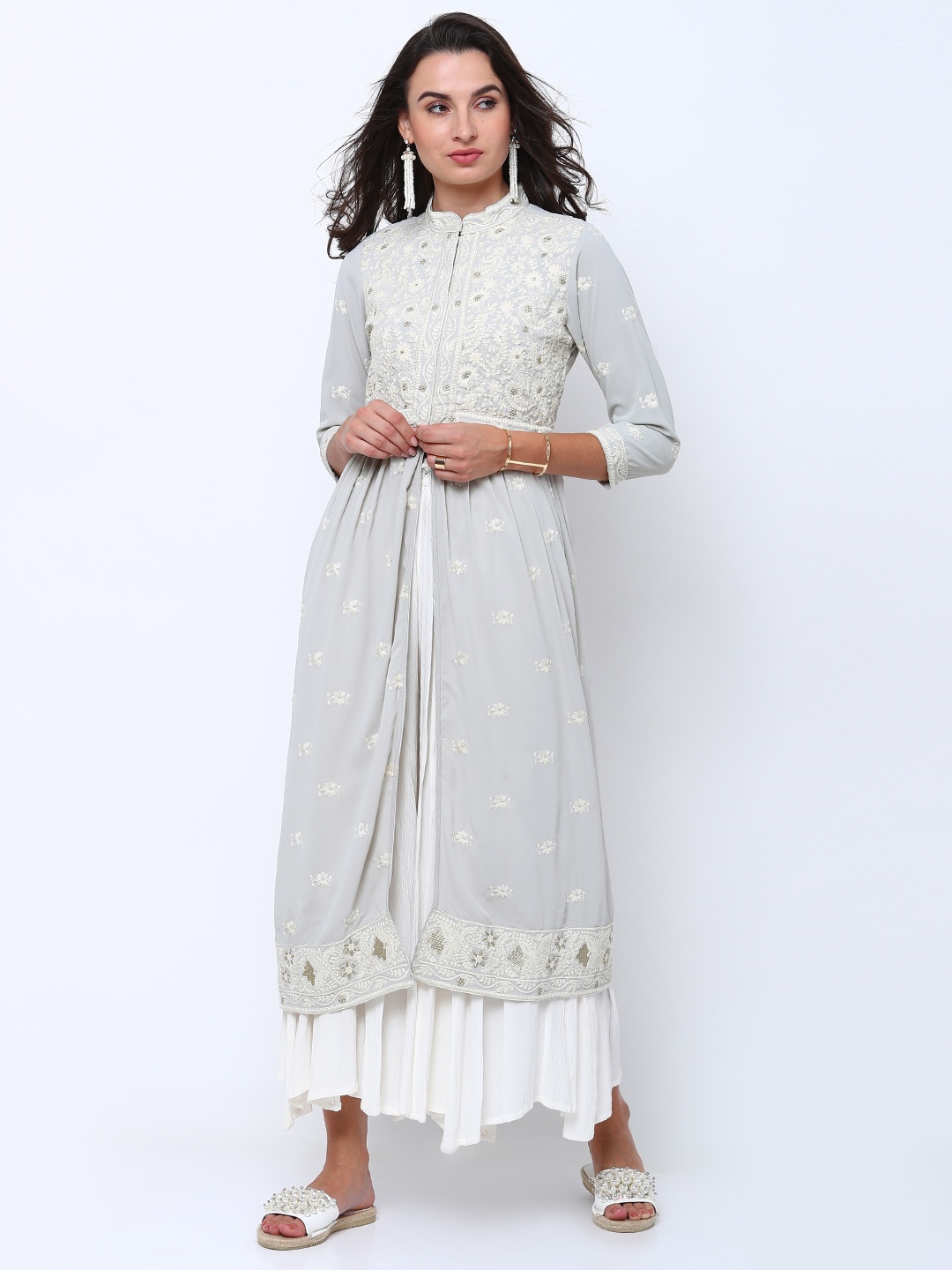 

Vishudh Women Grey Embroidered Straight Kurta