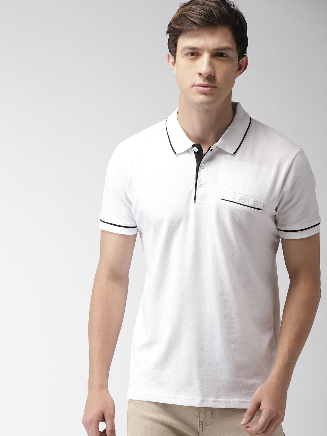 

FOREVER 21 Men White Solid Polo Collar T-shirt with Chest Pocket