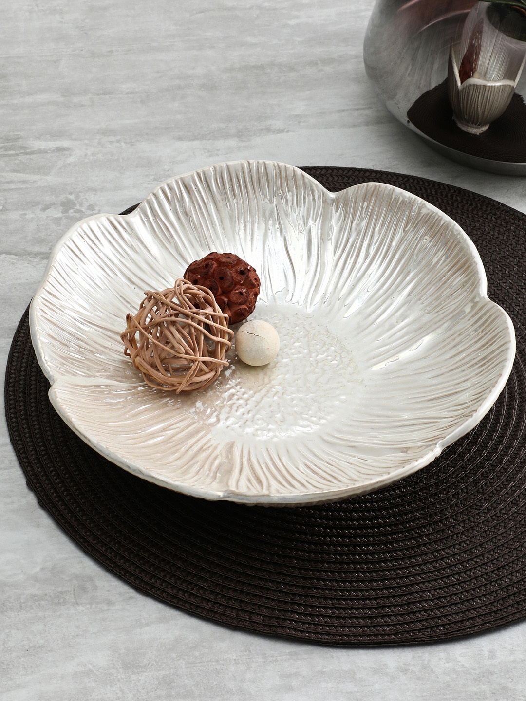 

Pure Home and Living Off White Ivory Anemone Ceramic Platter