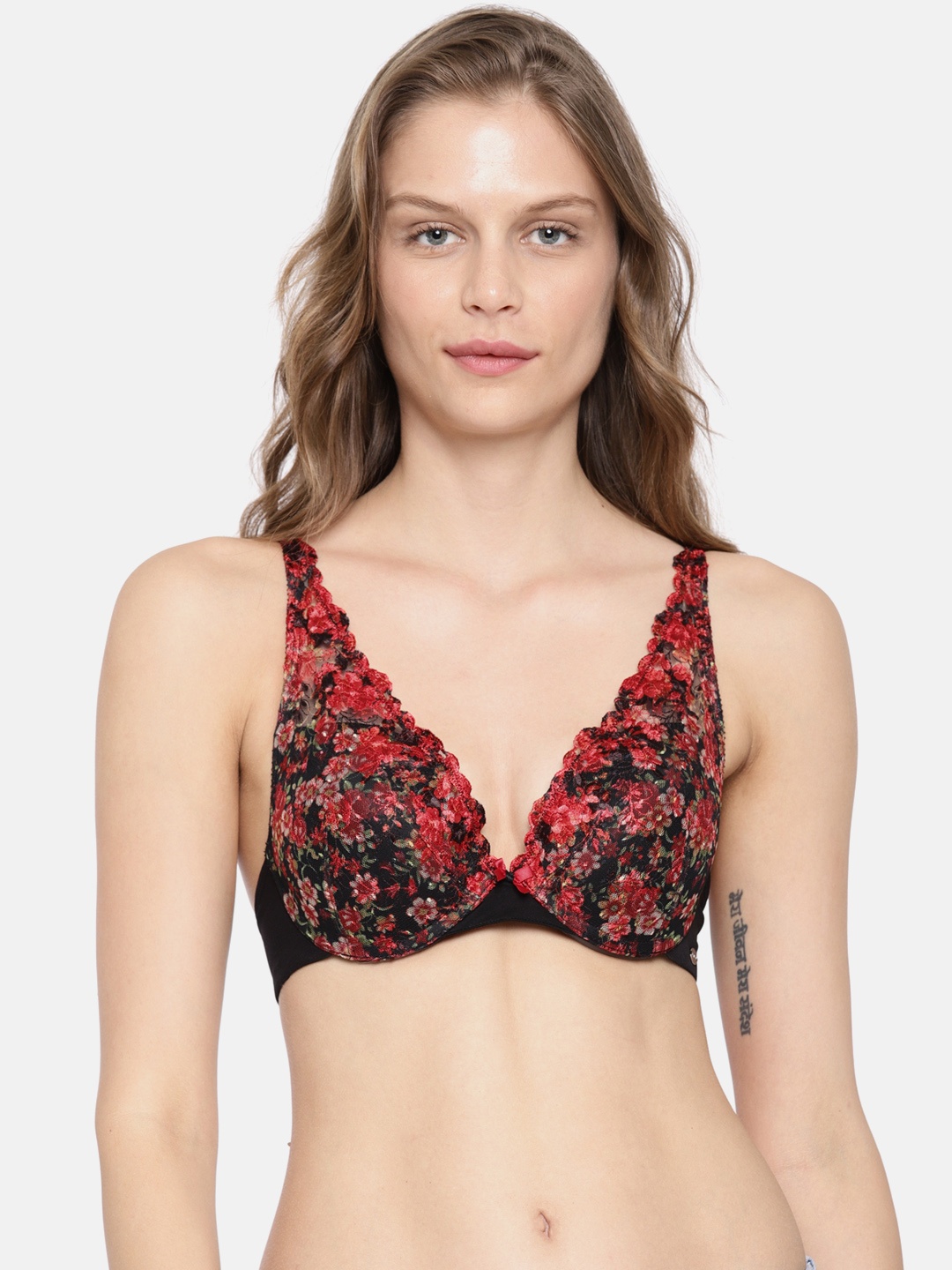 

Enamor Red & Black Extended Neckline Cleavage Enhancer Underwired Plunge Push-up Bra F085