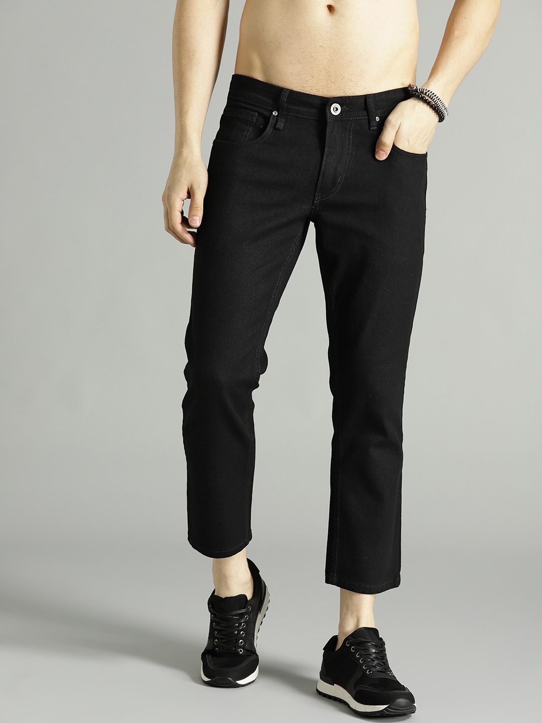 

Roadster Men Black Slim Fit Mid-Rise Clean Look Cropped Jeans