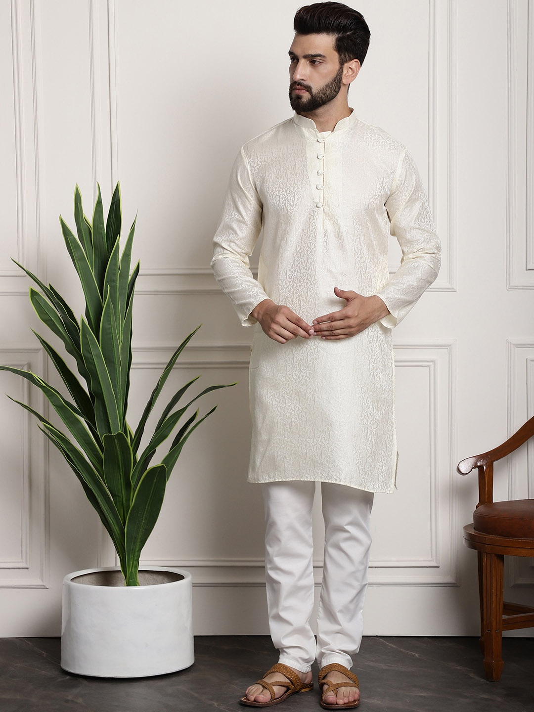 

SOJANYA Men Cream-Coloured & Off-White Self Design Kurta with Churidar