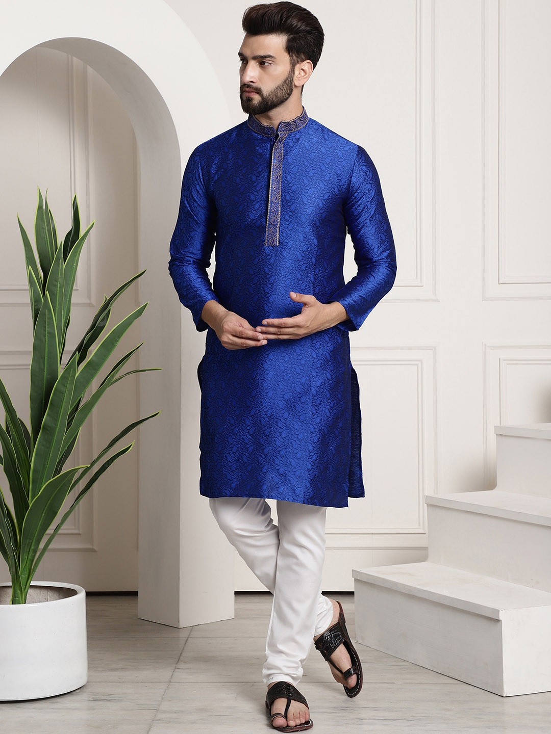 

SOJANYA Men Navy Blue & Off-White Self Design Kurta with Churidar