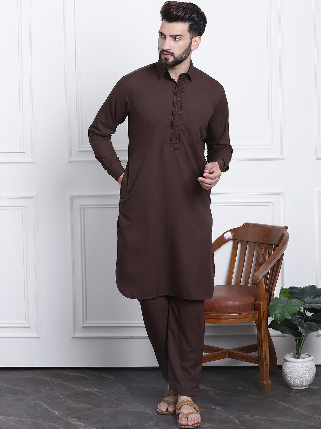 

SOJANYA Men Coffee Brown Solid Kurta with Salwar