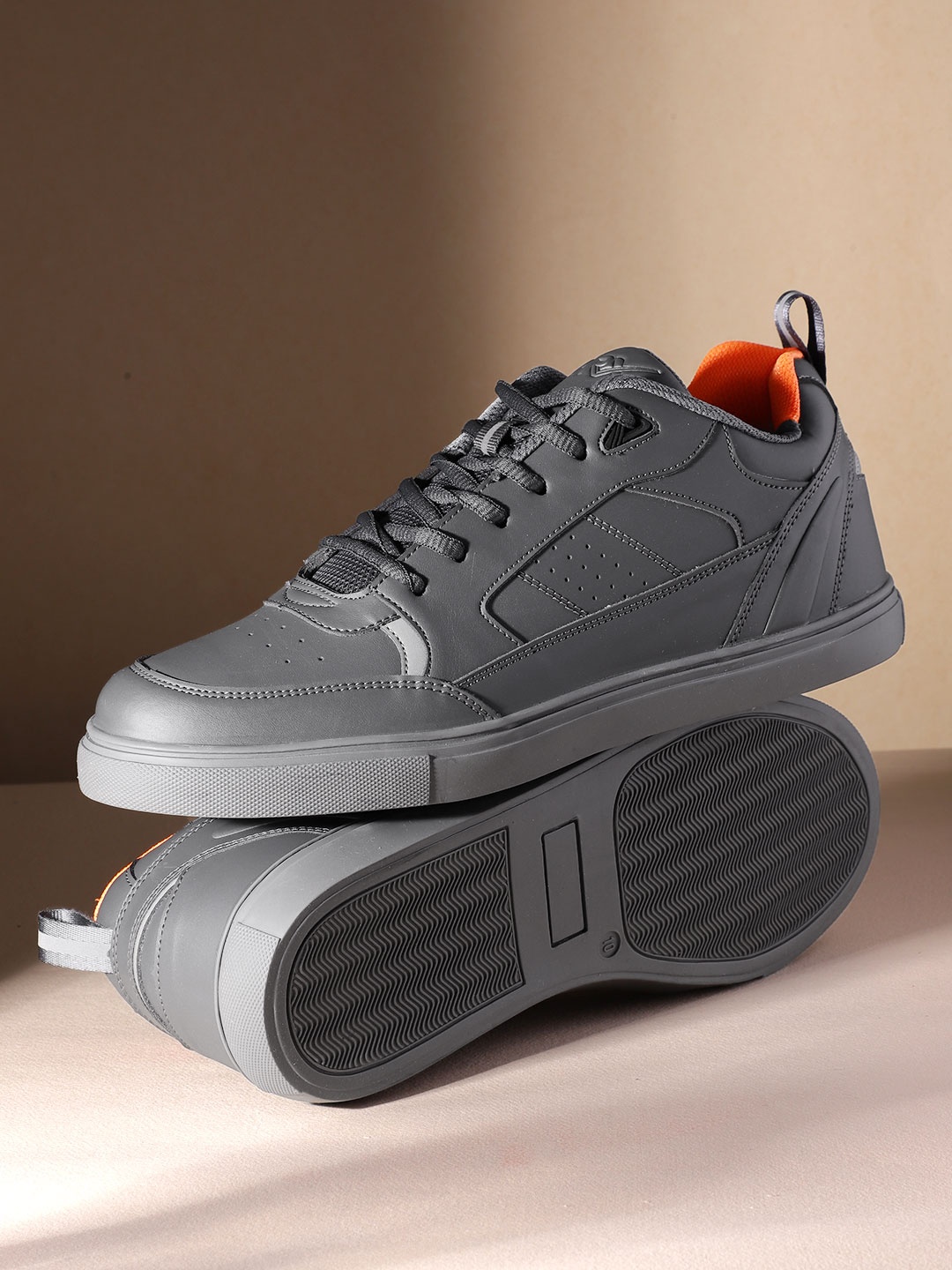 

HRX by Hrithik Roshan Men Skate Street Sneakers, Grey