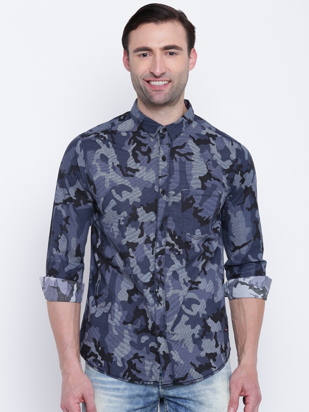 

SPYKAR Men Navy Blue & Black Regular Fit Camouflage Print Casual Shirt