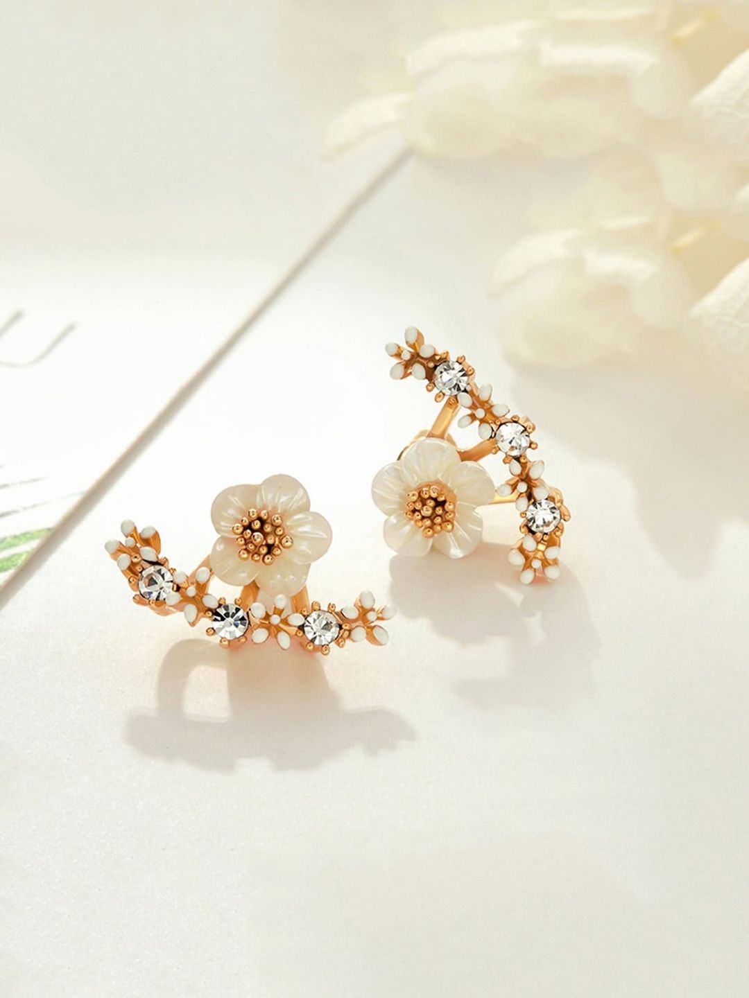 

OOMPH Gold-Toned & White Floral Studs