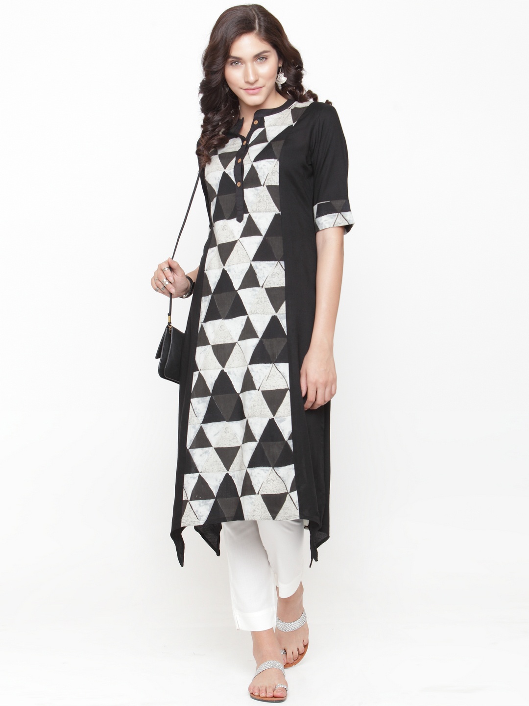 

Varanga Women Black Printed Straight Asymmetric Kurta