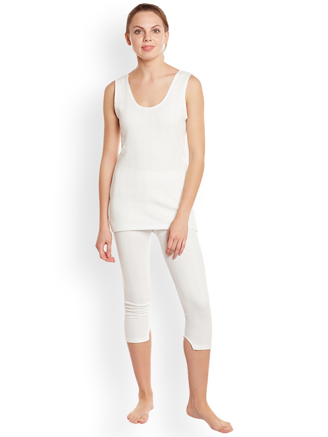 

VIMAL JONNEY Women White Self-Design Thermal Set