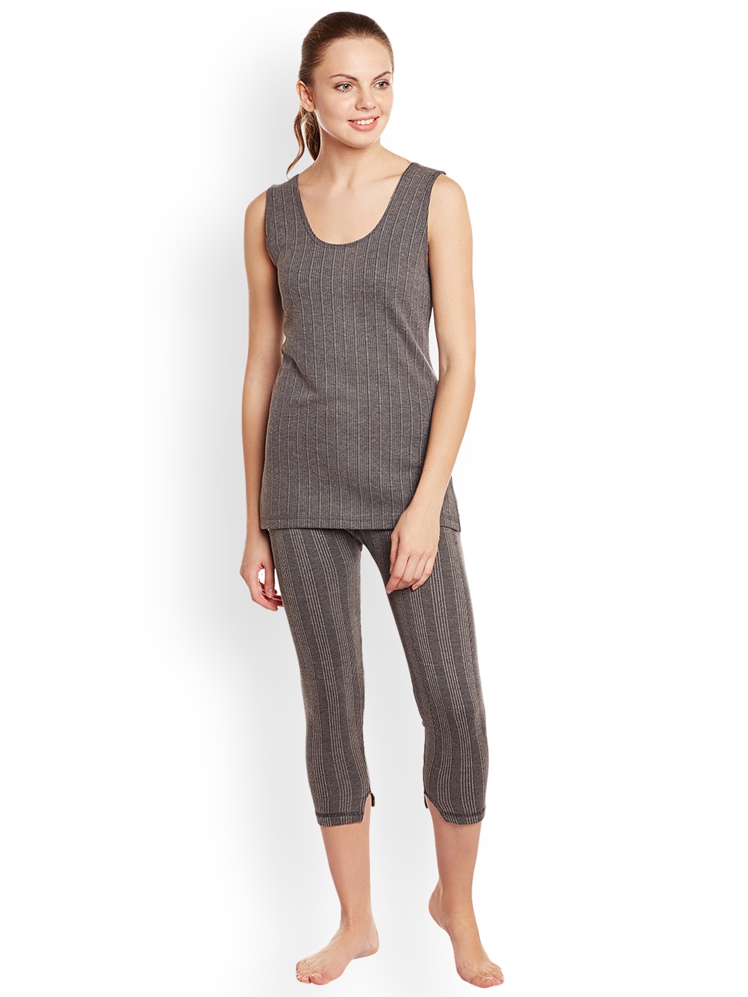 

VIMAL JONNEY Women Grey Striped Thermal Set SETthermal_SlipBlack_001