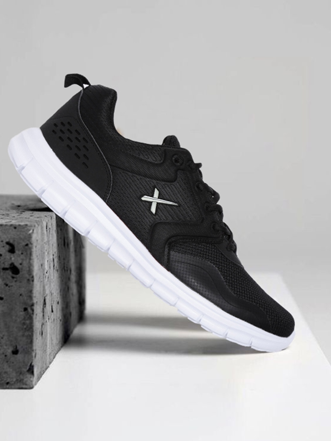 

HRX by Hrithik Roshan Men Black Running Shoes
