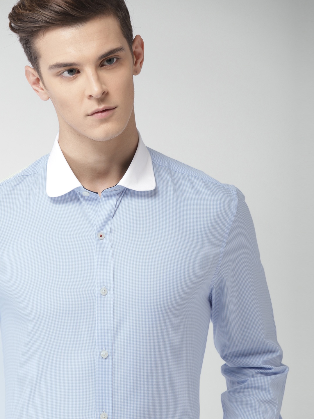 

INVICTUS Men Blue & White Slim Fit Checked Semiformal Shirt