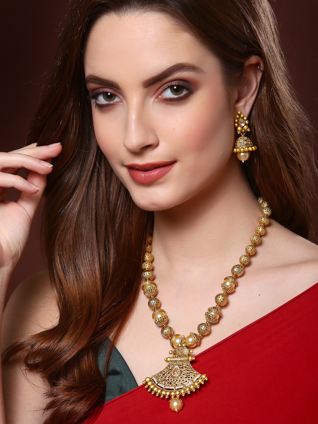

PANASH Gold-Toned & Off-White Gold-Plated Stone-Studded & Beaded Jewellery Set