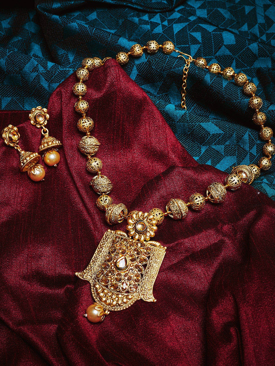

PANASH Gold-Toned & Off-White Stone-Studded Beaded Jewellery Set