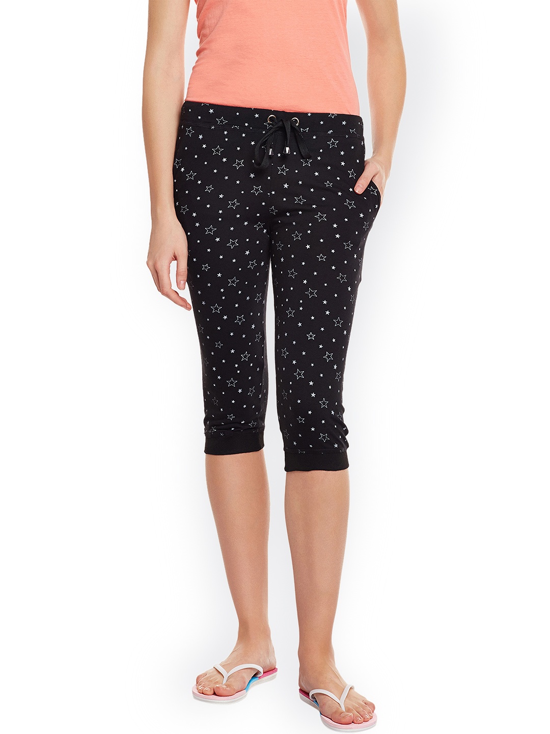 

MACK JONNEY JONNEY Women Black Printed Slim Fit Capris