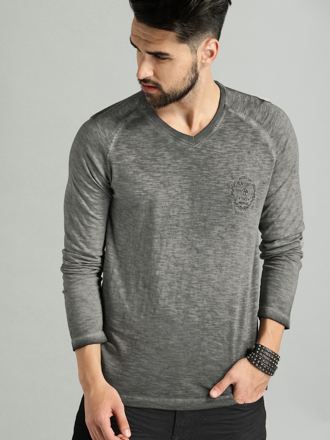 

Roadster Men Charcoal Grey Solid V-Neck T-shirt