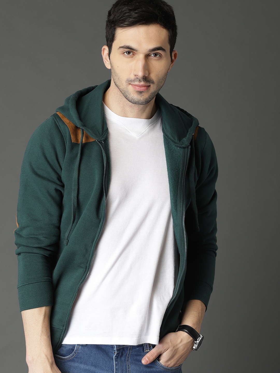 

Roadster Men Green Solid Hooded Sweatshirt