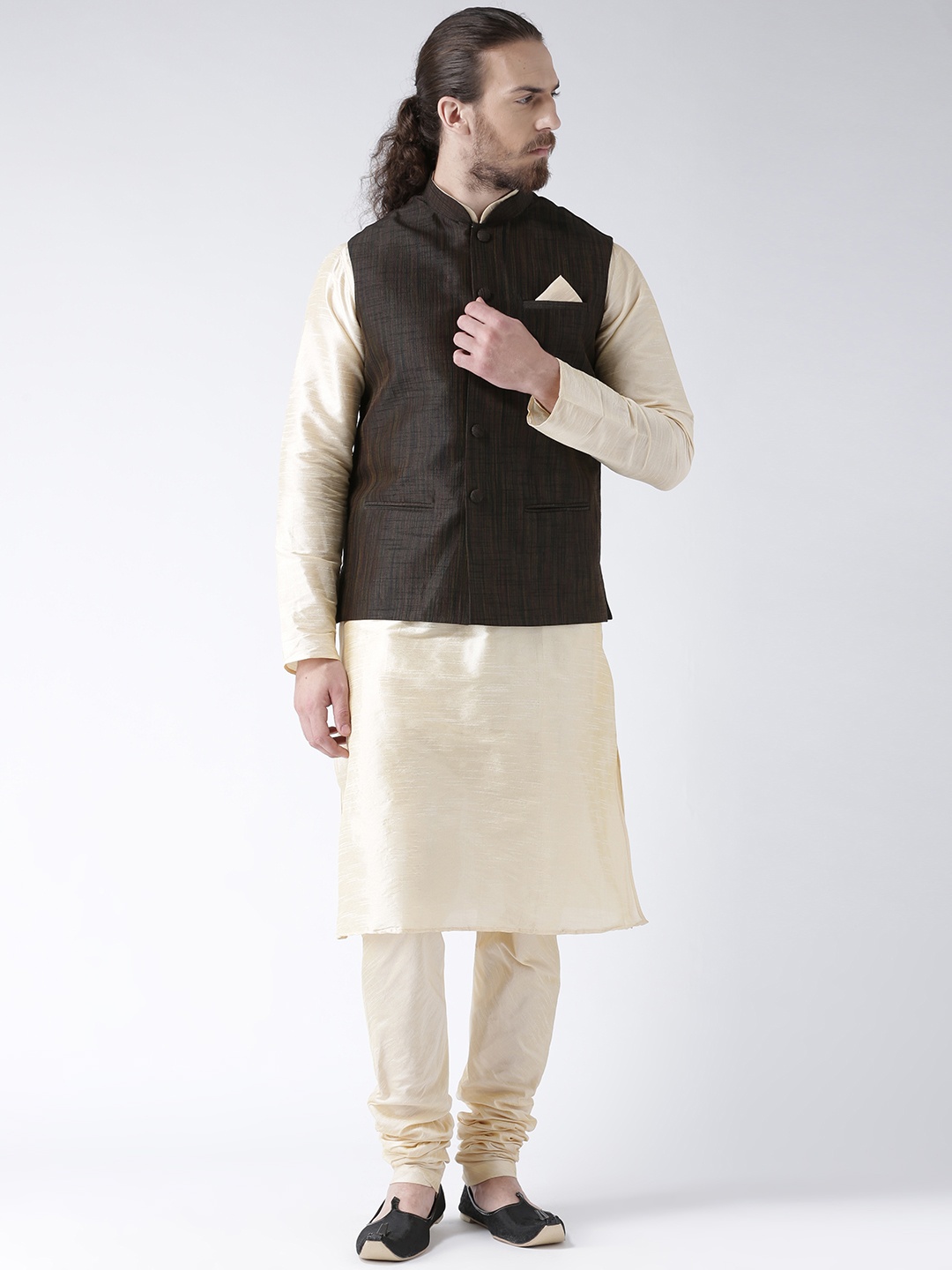 

DEYANN Men Black & Cream Solid Kurta with Pyjamas & Nehru Jacket